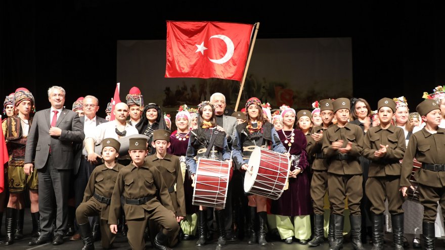 Zeybeklerle Çanakkale Müzikali yoğun ilgi gördü