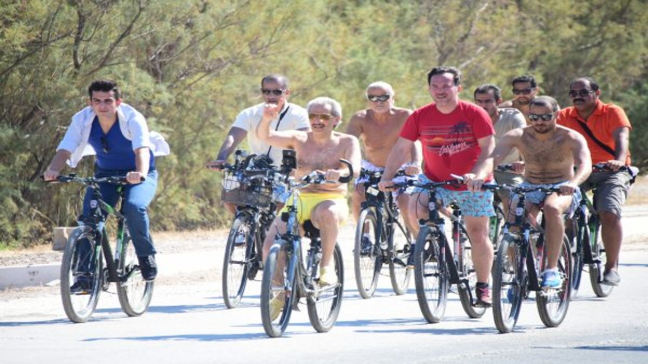 Suudi prens 30 koruma eşliğinde bisiklet sürdü