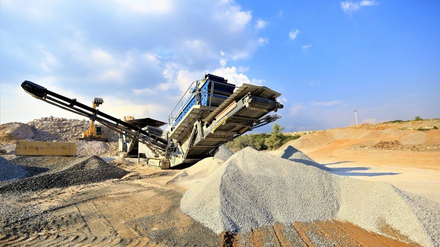 BÜYÜKŞEHİR, İNŞAAT ATIKLARINI ASFALT MALZEMESİNE DÖNÜŞTÜRÜYOR