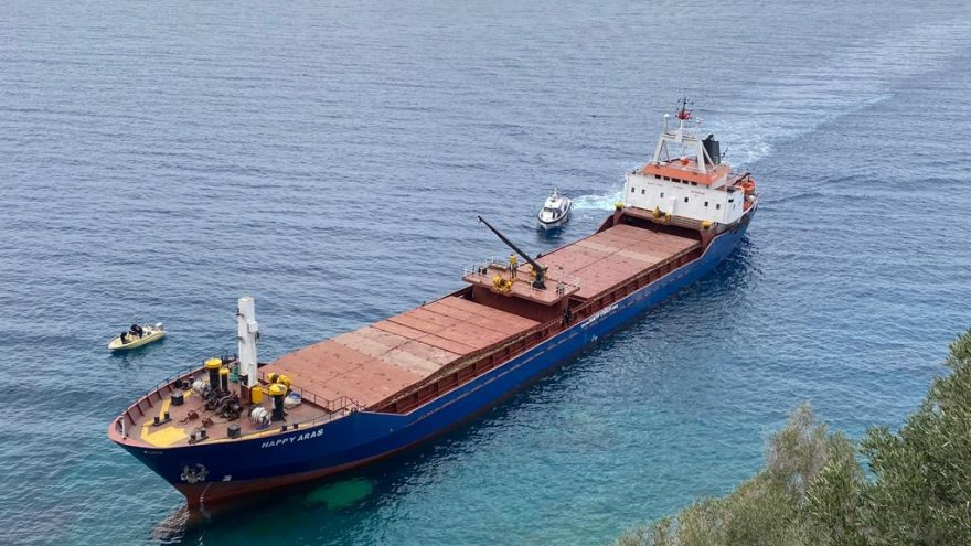 Kuru yük gemisi Datça açıklarında karaya oturdu