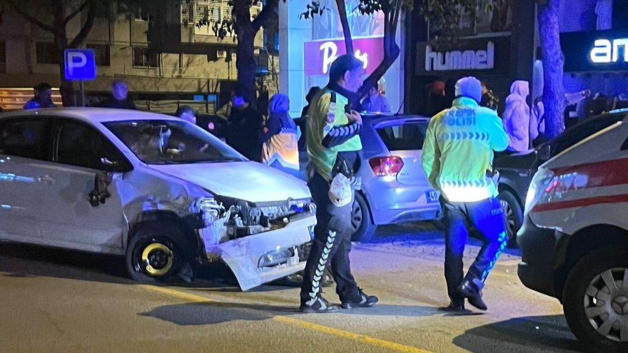 MENTEŞE'DE ALKOLLÜ SÜRÜCÜ PARK HALİNDAKİ ARAÇLARA ÇARPTI