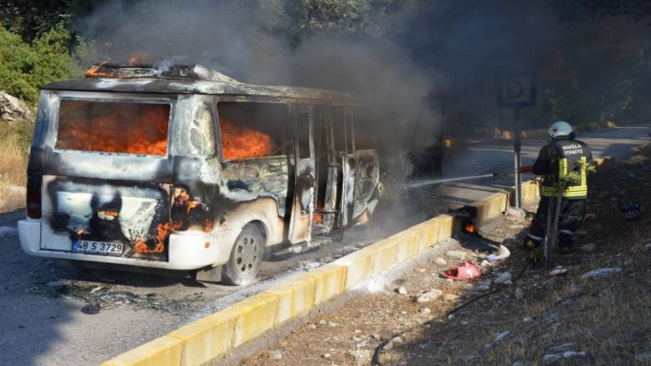 Minibüs alev alev yandı
