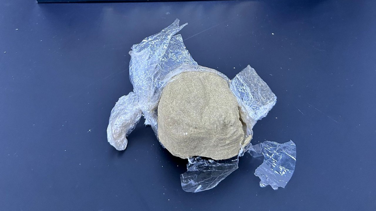 Şarj aletine uyuşturucu gizlediği belirlenen kişi yakalandı