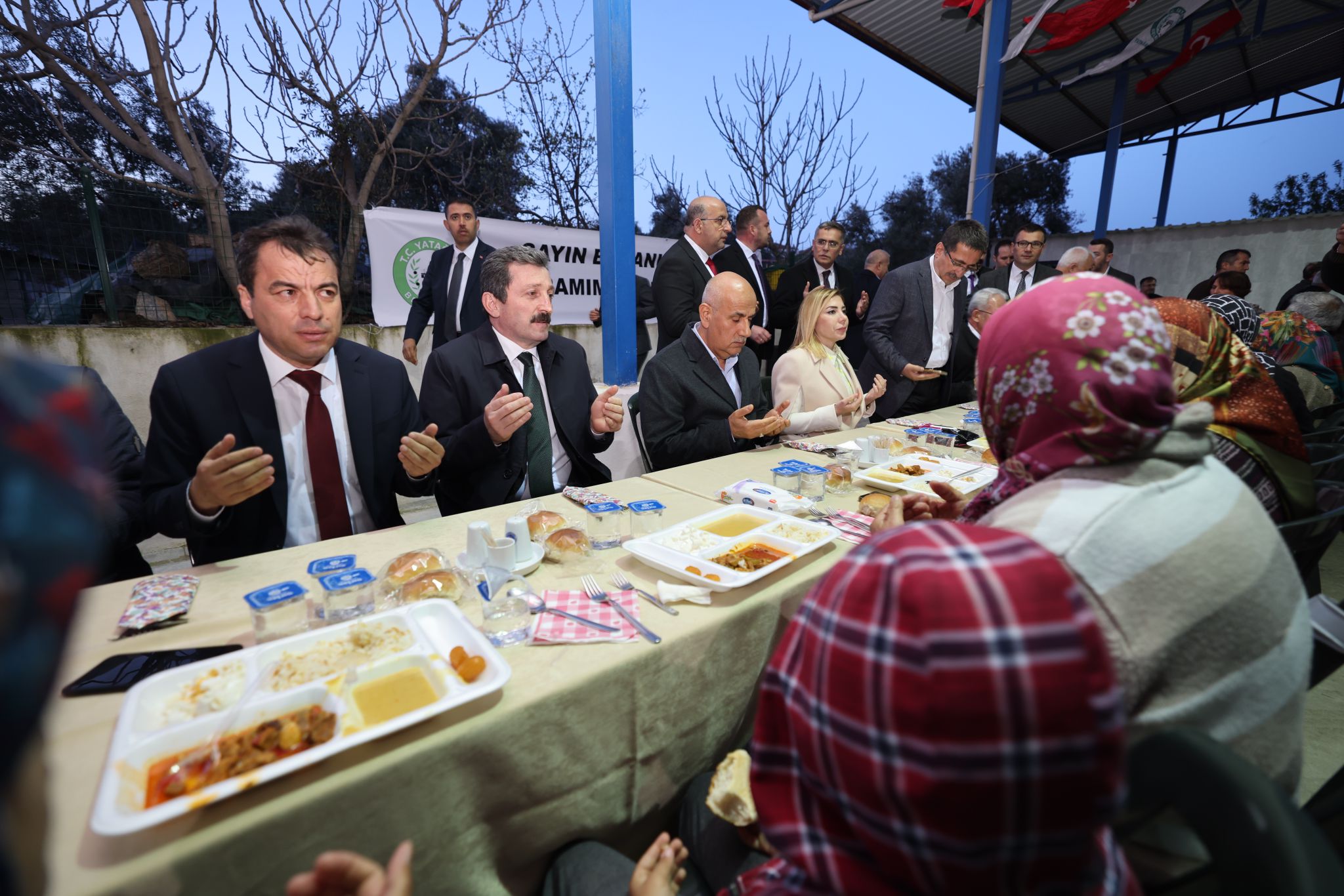 BAKAN KİRİŞÇİ İFTARINI YATAĞAN’DA AÇTI