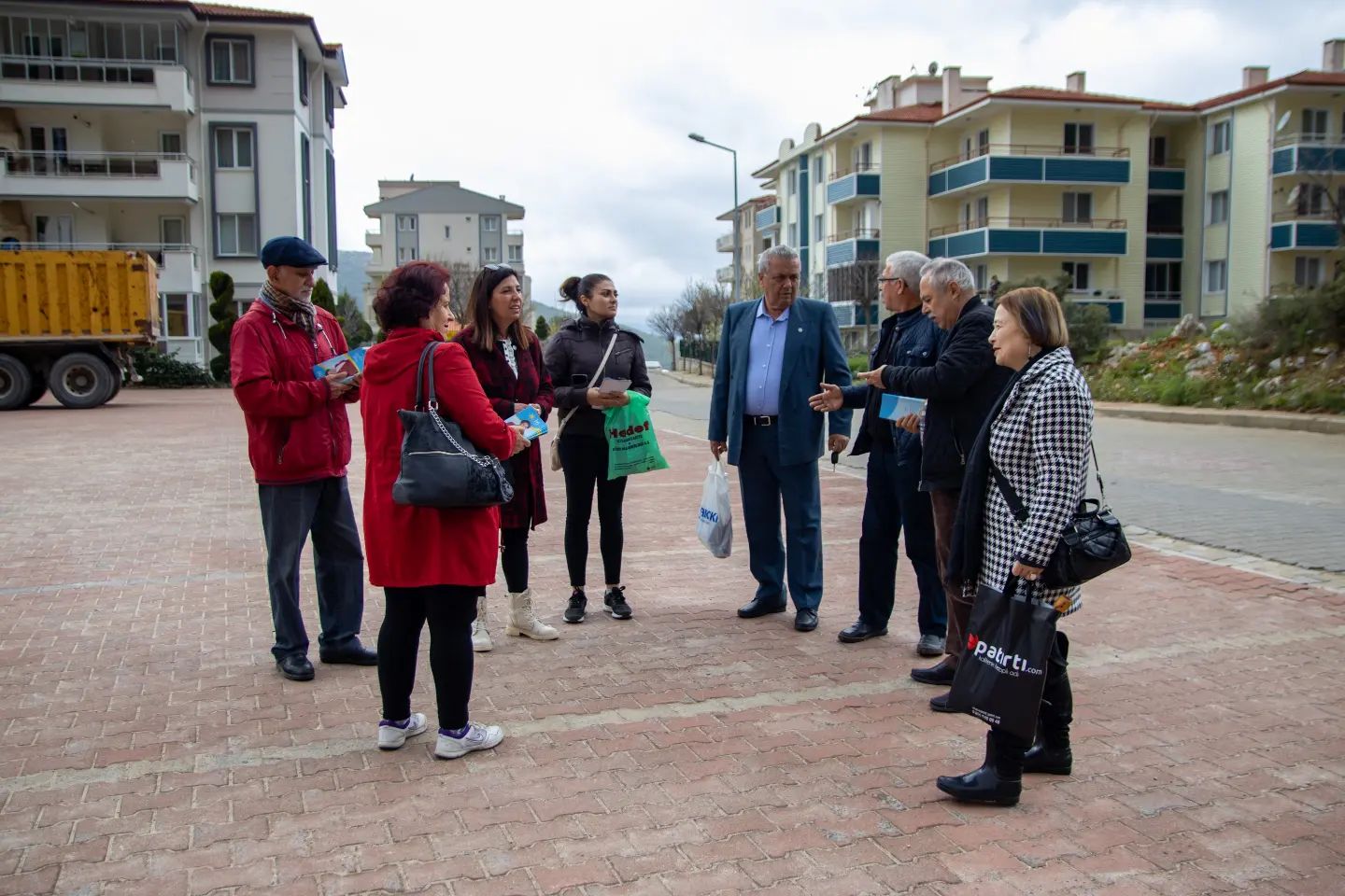 İYİ PARTİ MAHALLE MAHALLE GEZİYOR