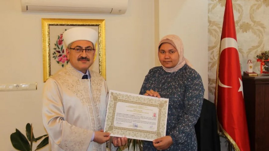 Muğla'da yaşayan Filipinli Nenet Müslüman oldu