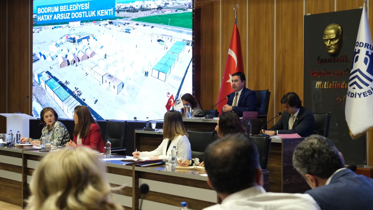 BODRUM’DA NİSAN MECLİSİNDE GENÇLER DE SÖZ ALDI