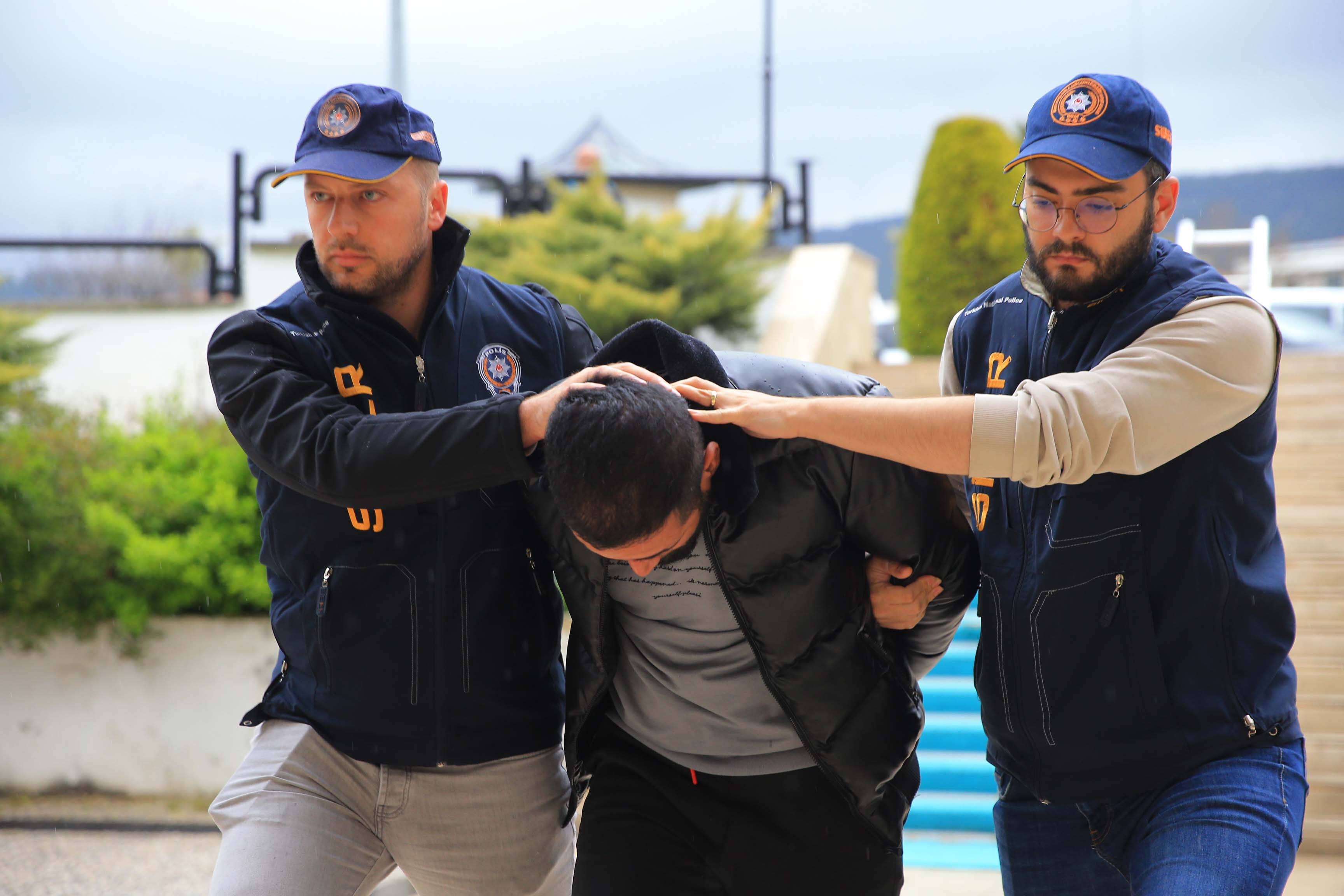 SAHTE KONTEYNER İLANLARIYLA DEPREMZEDELERİ DOLANDIRDI