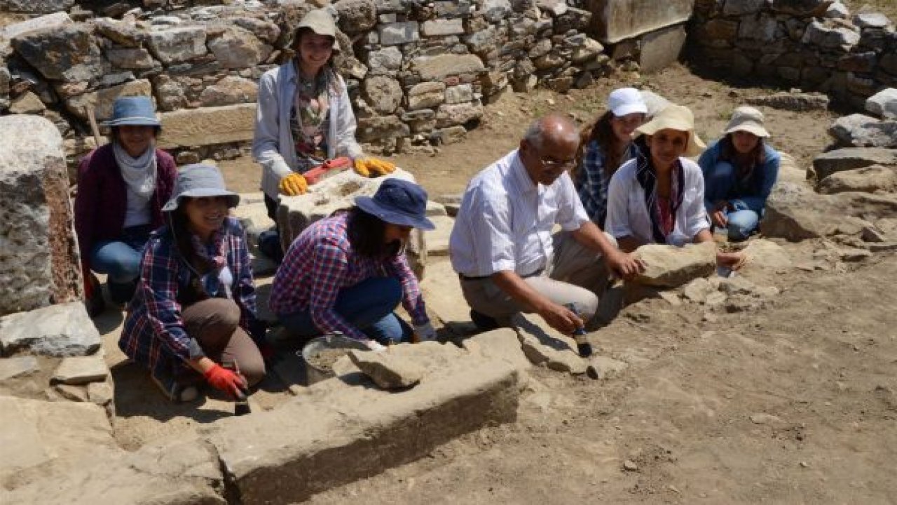 Demir, Antik Kenti ziyaret etti