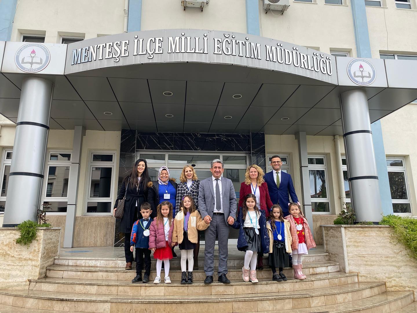 75. YIL ANAOKULU ÖĞRENCİLERİNDEN İLÇE MÜDÜRÜ KÖMÜRCÜ’YE ZİYARET