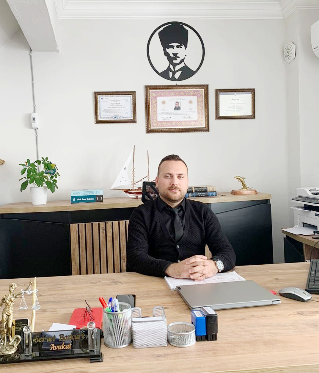 YATAĞAN’DA GENÇ AVUKAT KENDİ BÜROSUNU AÇTI