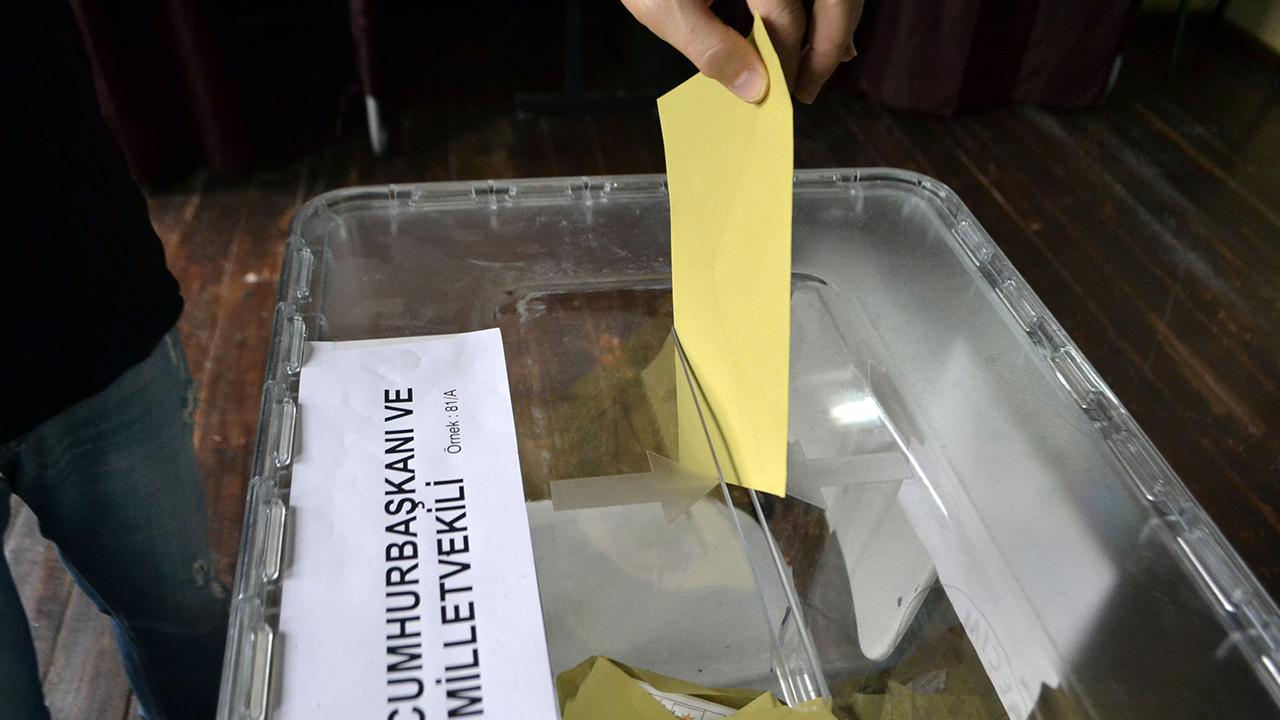 Aday listelerinin YSK'ya sunulması için son saatler