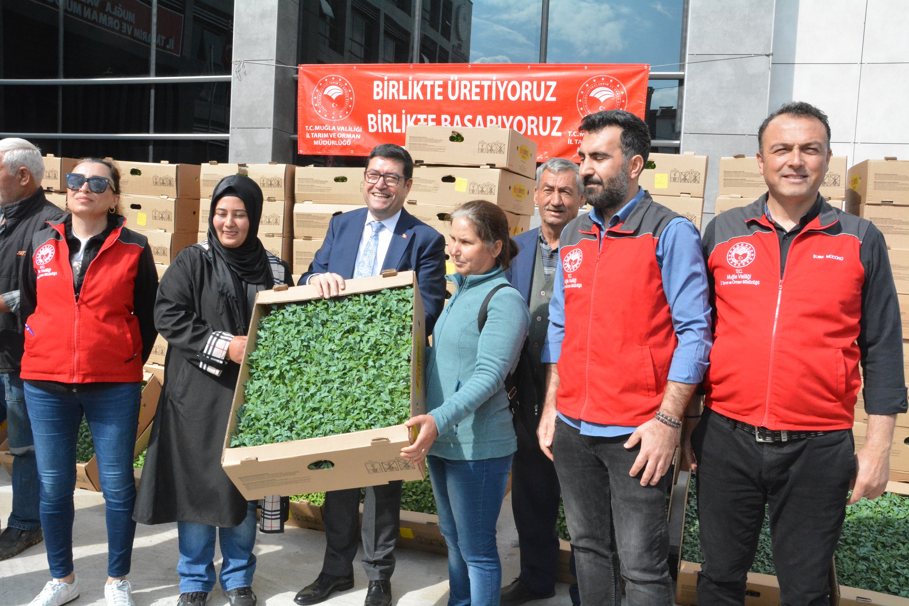 Ata tohumları toprakla buluşuyor