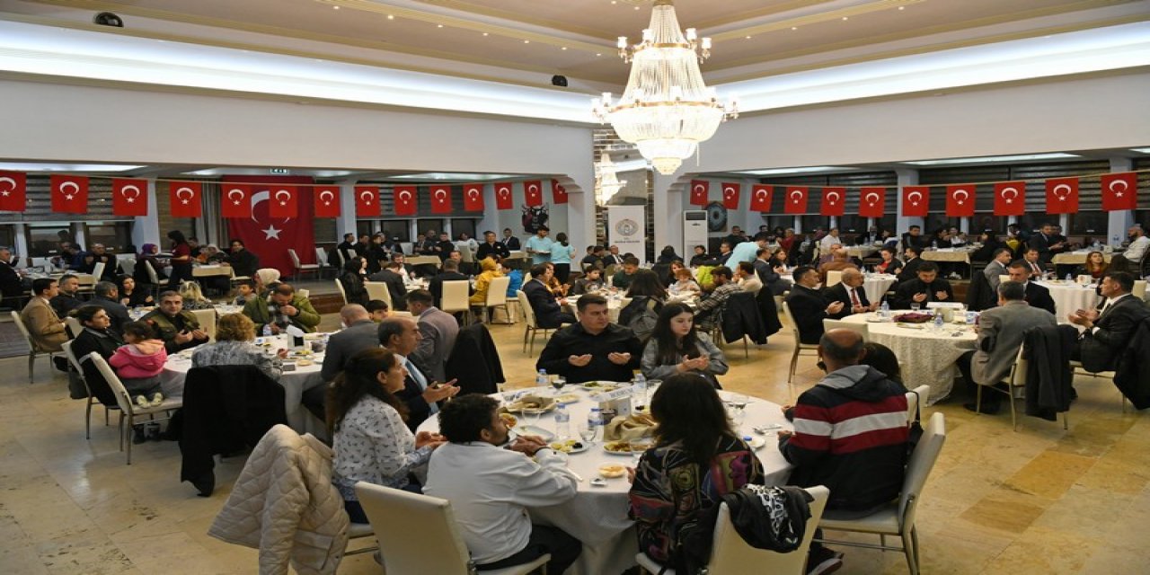 VALİ TAVLI, DEPREM BÖLGESİNDEN GELEN ÖĞRETMENLER İLE BULUŞTU