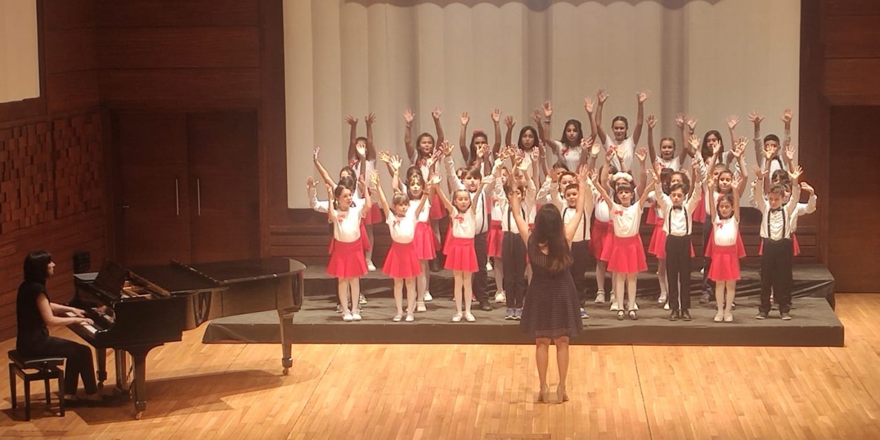 BÜYÜKŞEHİR ÇOCUK KOROSU ULUSLARARASI KOROLAR FESTİVALİNE KATILDI