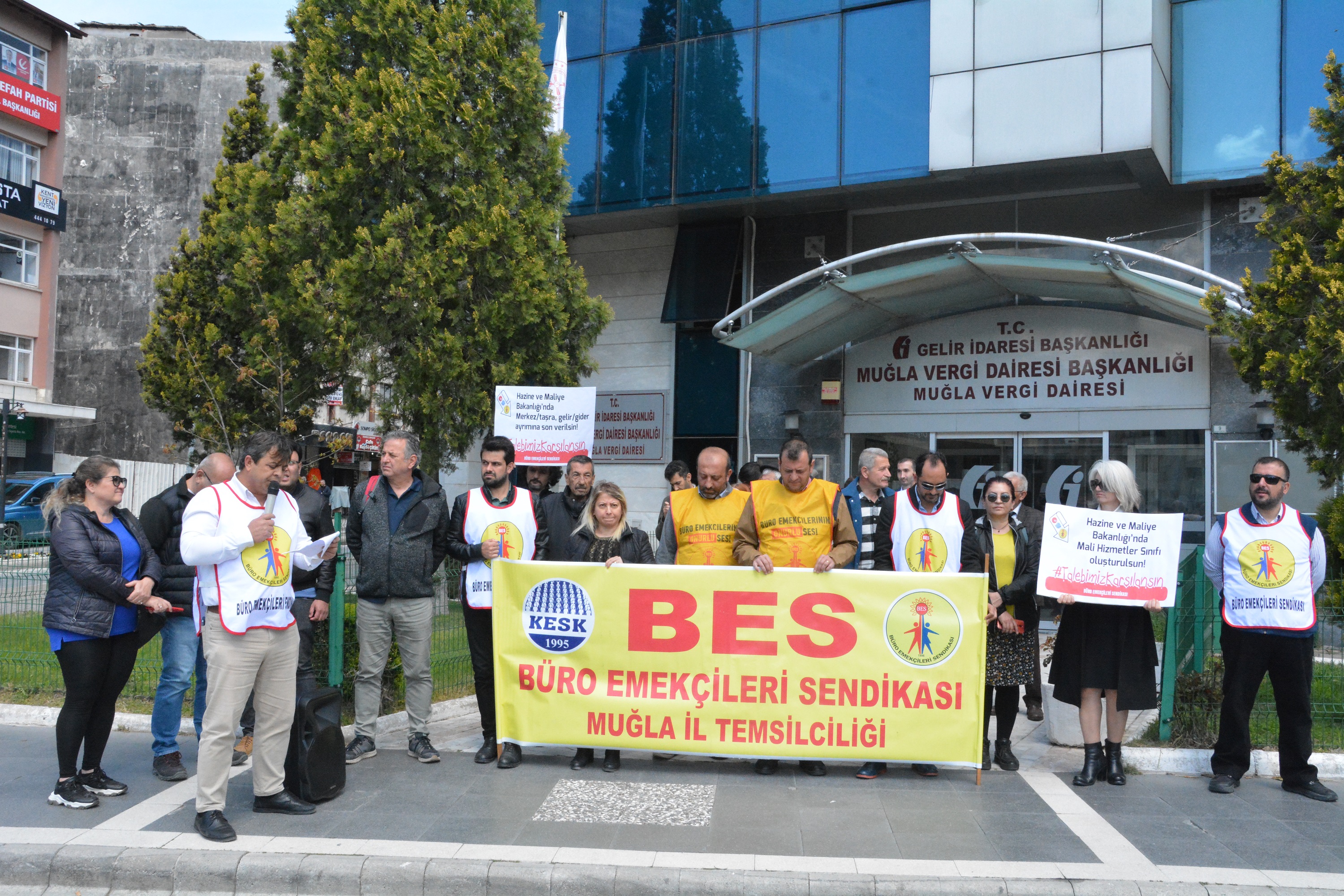 BES Muğla kamu emekçilerinin taleplerini dile getirdi