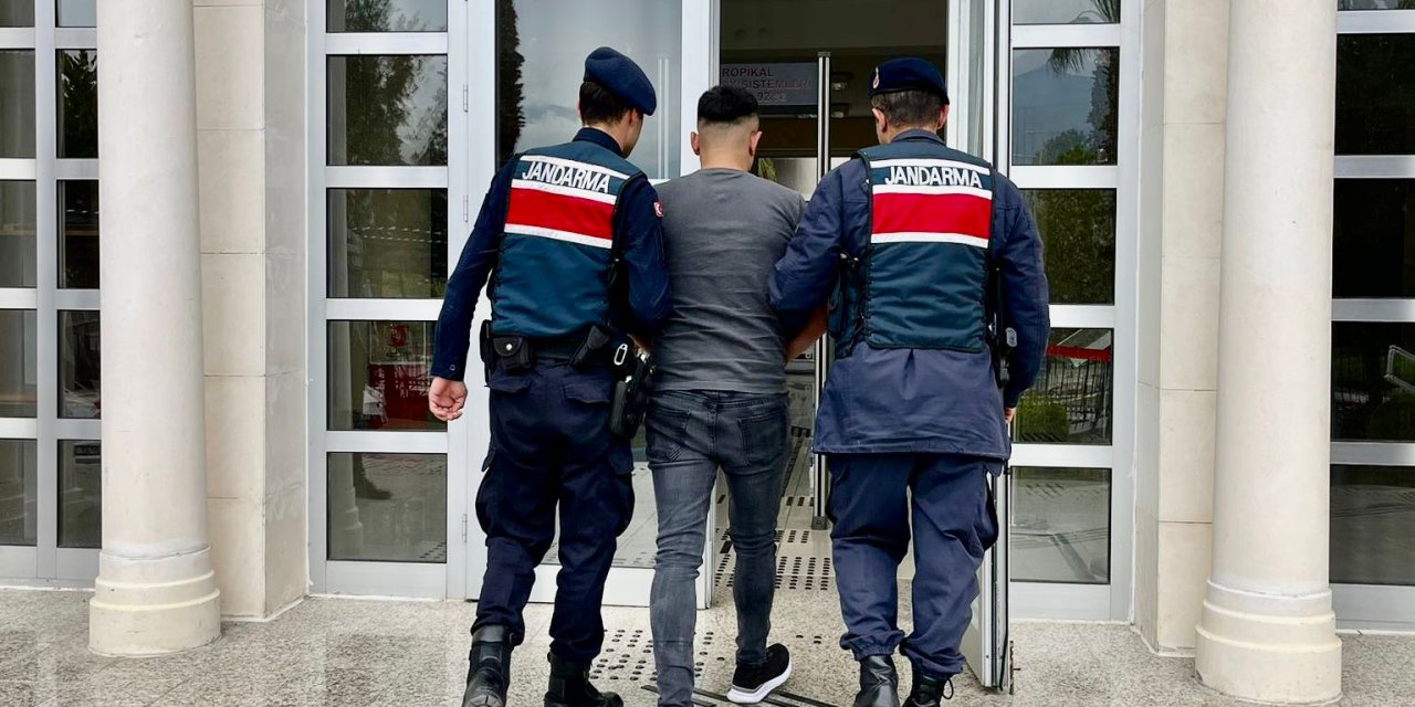 İKİ AYRI SUÇTAN ARANAN ŞAHIS SEYDİKEMER’DE YAKALANDI