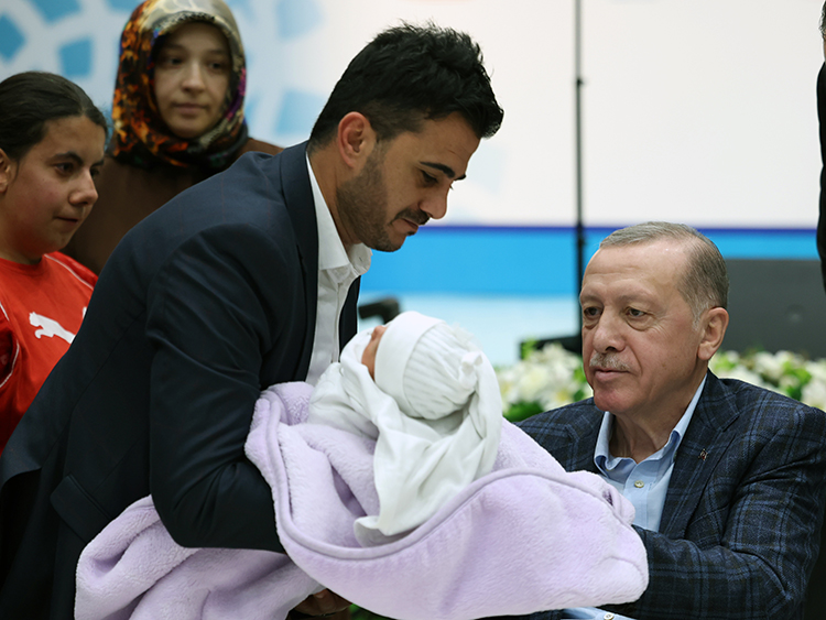 Cumhurbaşkanı Erdoğan: Deprem bölgesinde inşa süreci başlayan konut ve köy evi sayısı 100 bini buldu