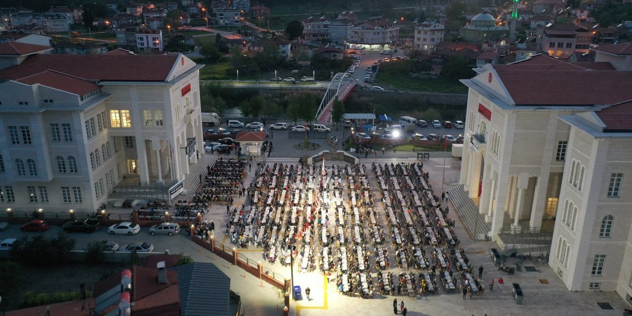 SEYDİKEMER’DE 5 BİN KİŞİLİK İFTAR VERİLDİ