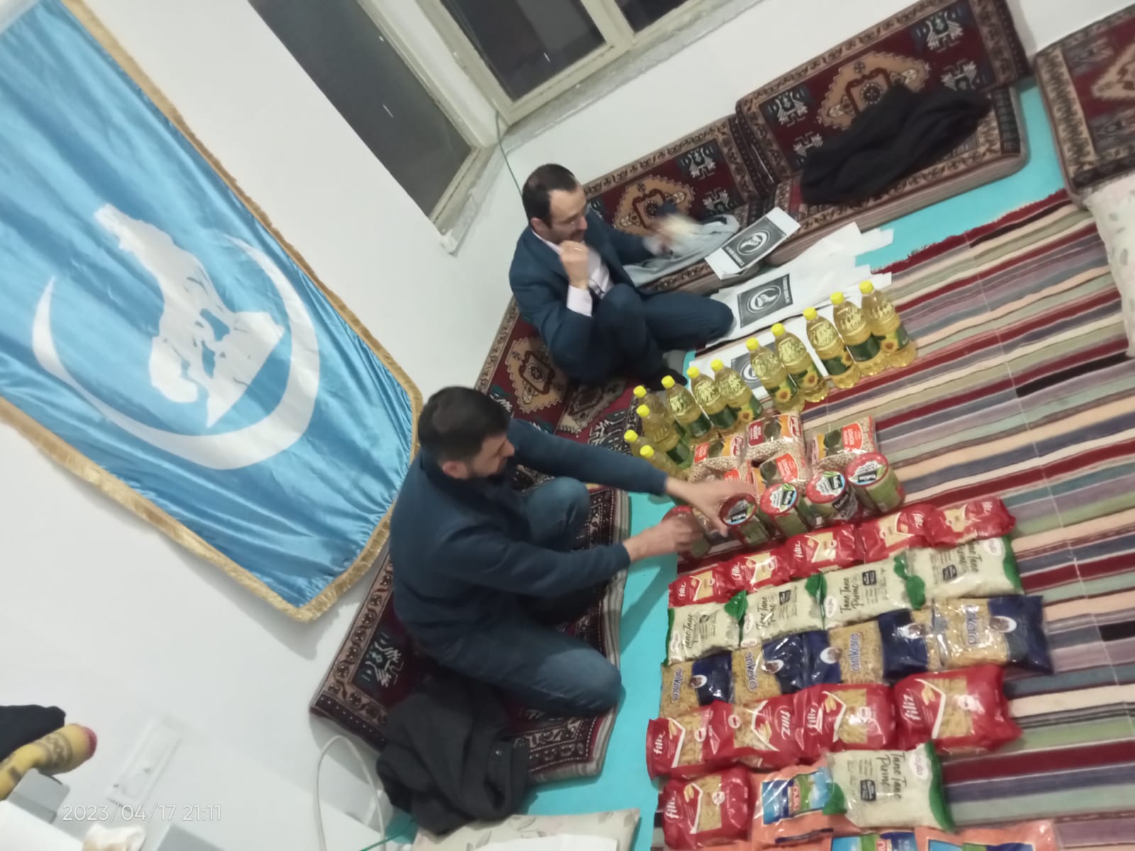 YATAĞAN ÜLKÜ OCAĞI YARDIM KOLİLERİNİ İHTİYAÇ SAHİPLERİNE ULAŞTIRIYOR