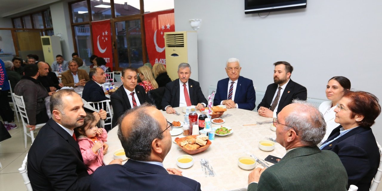 SAADET PARTİSİ İFTAR PROGRAMINDA BULUŞTU