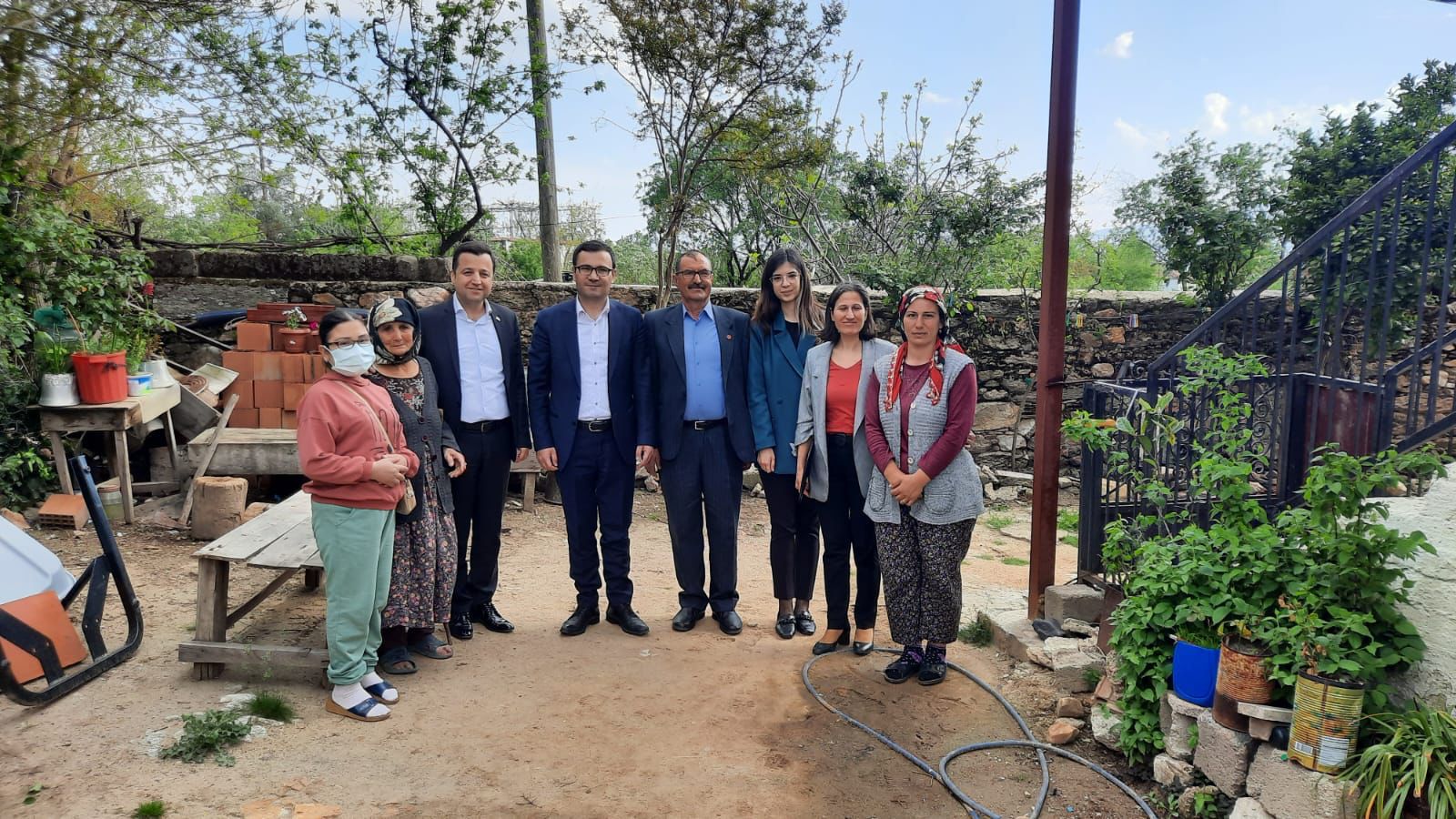 İL MÜDÜRÜ TOPRAKÇI HANE ZİYARETLERİNE DEVAM EDİYOR