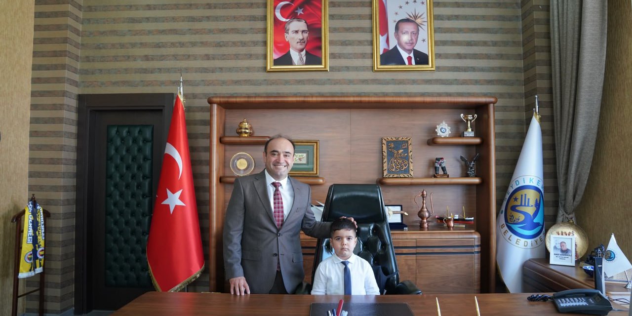 BAŞKAN AKDENİZLİ, KOLTUĞUNU ÇOCUKLARA BIRAKTI