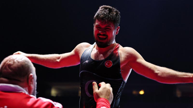 Milli güreşçi Ali Cengiz gümüş madalya kazandı