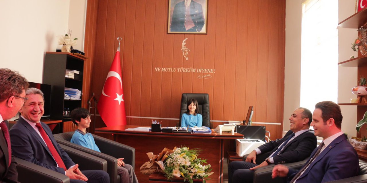 MİNİK BERRA VALİ KOLTUĞUNA OTURDU