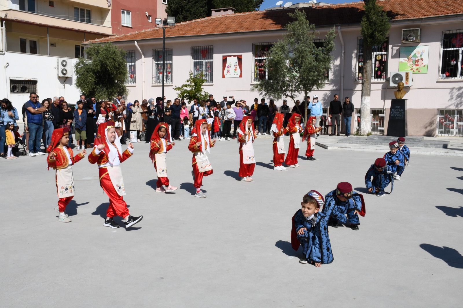 YATAĞAN’DAKİ OKULLARDA ULUSAL EGEMENLİK VE ÇOCUK BAYRAMI COŞKUSU YAŞANDI