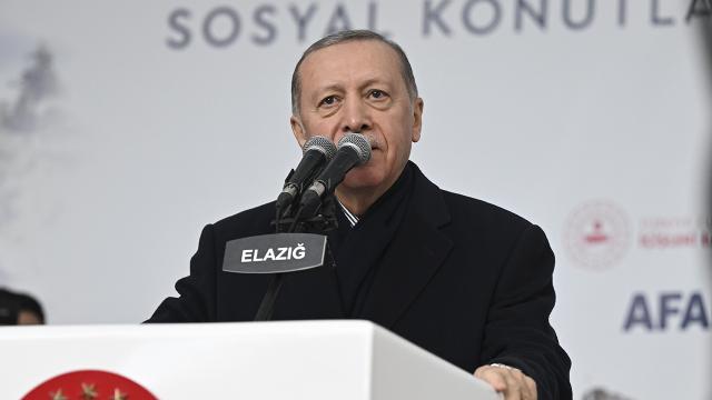 Cumhurbaşkanı Erdoğan: Benim milletim teröristlerle el ele olanlara yol vermeyecek