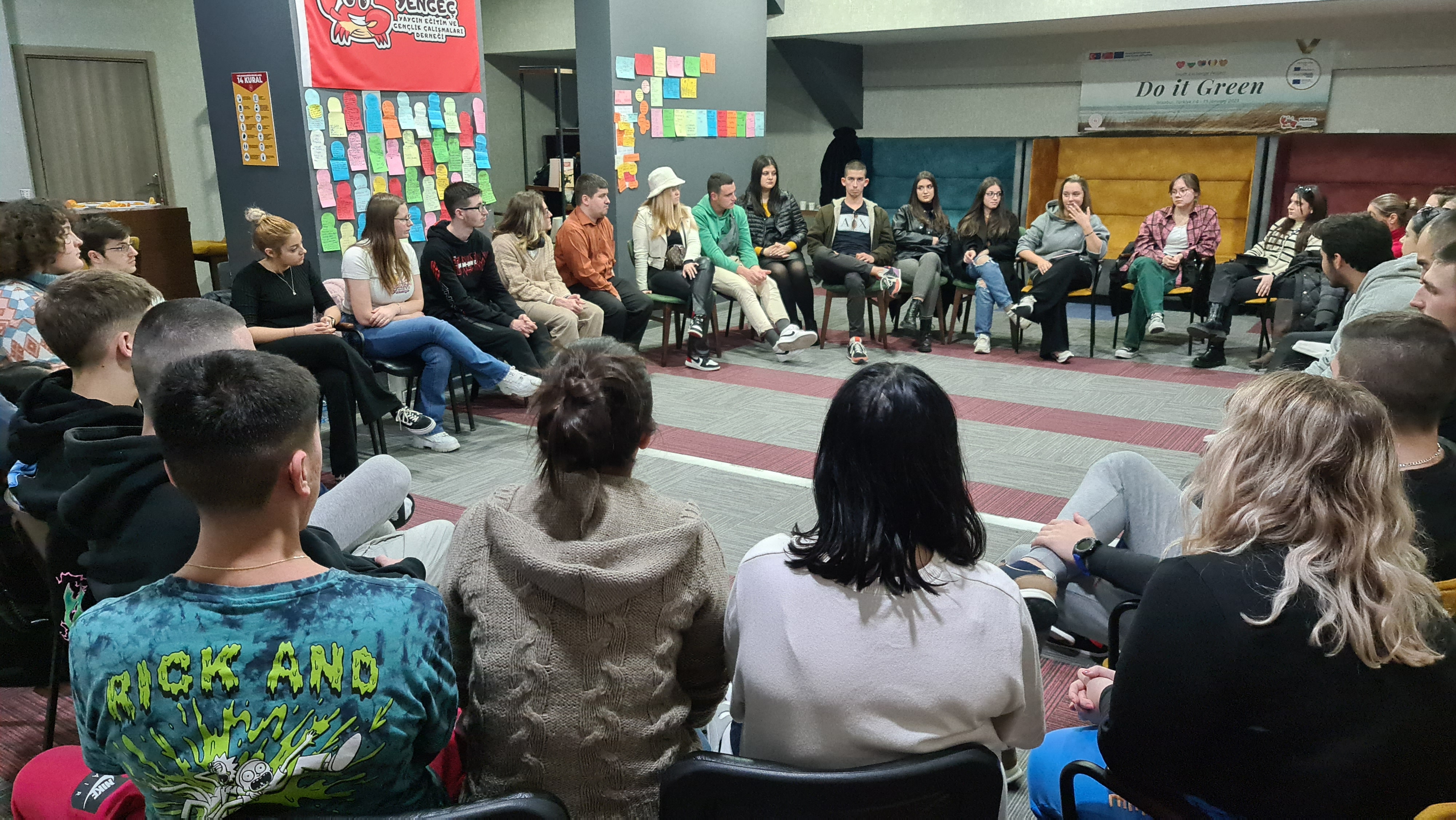 YENGEÇDER GENÇLERİN KİŞİSEL VE SOSYAL GELİŞİMİNE KATKI SAĞLAMAYA DEVAM EDİYOR