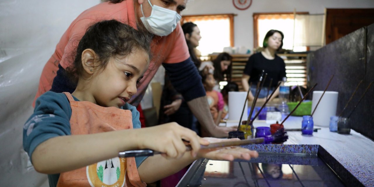 MENTEŞE’DEKİ DEPREMZEDE MİNİKLER İLK KEZ EBRU YAPTI