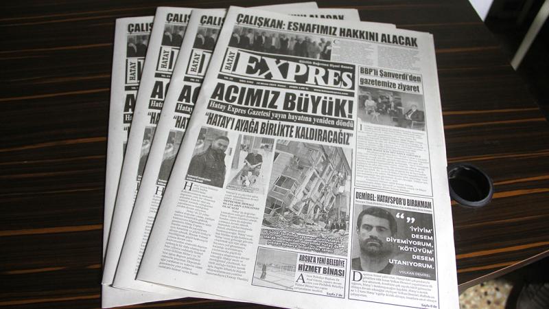 Depremin vurduğu yerel gazete yeniden baskıda
