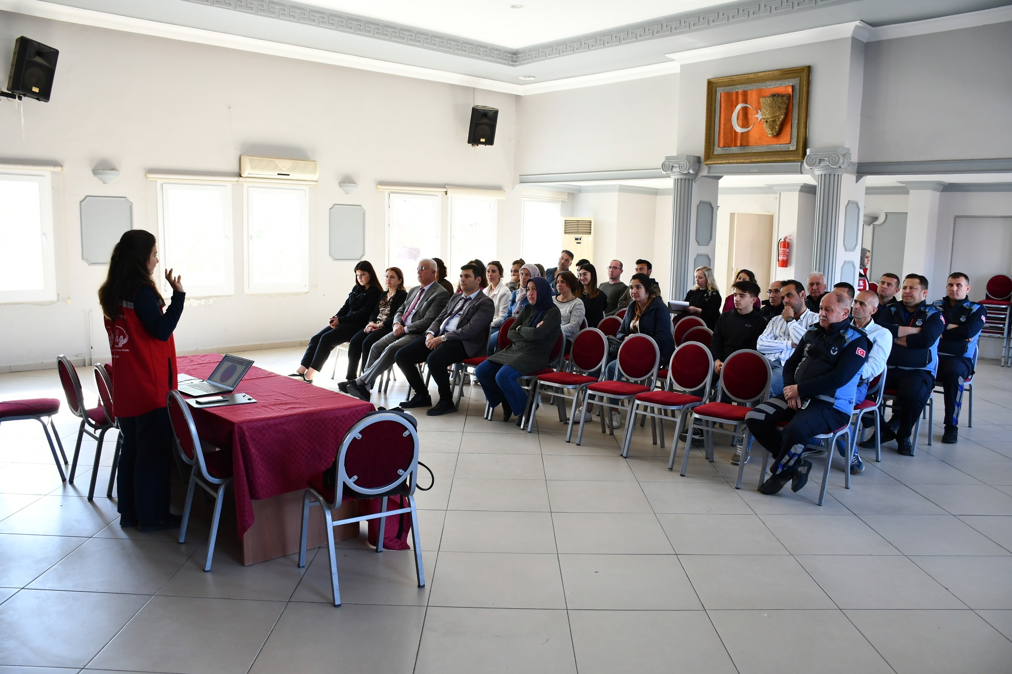 YATAĞAN BELEDİYE PERSONELİNE, AİLE İÇİ VE KADINA YÖNELİK ŞİDDETLE MÜCADELE EĞİTİMİ