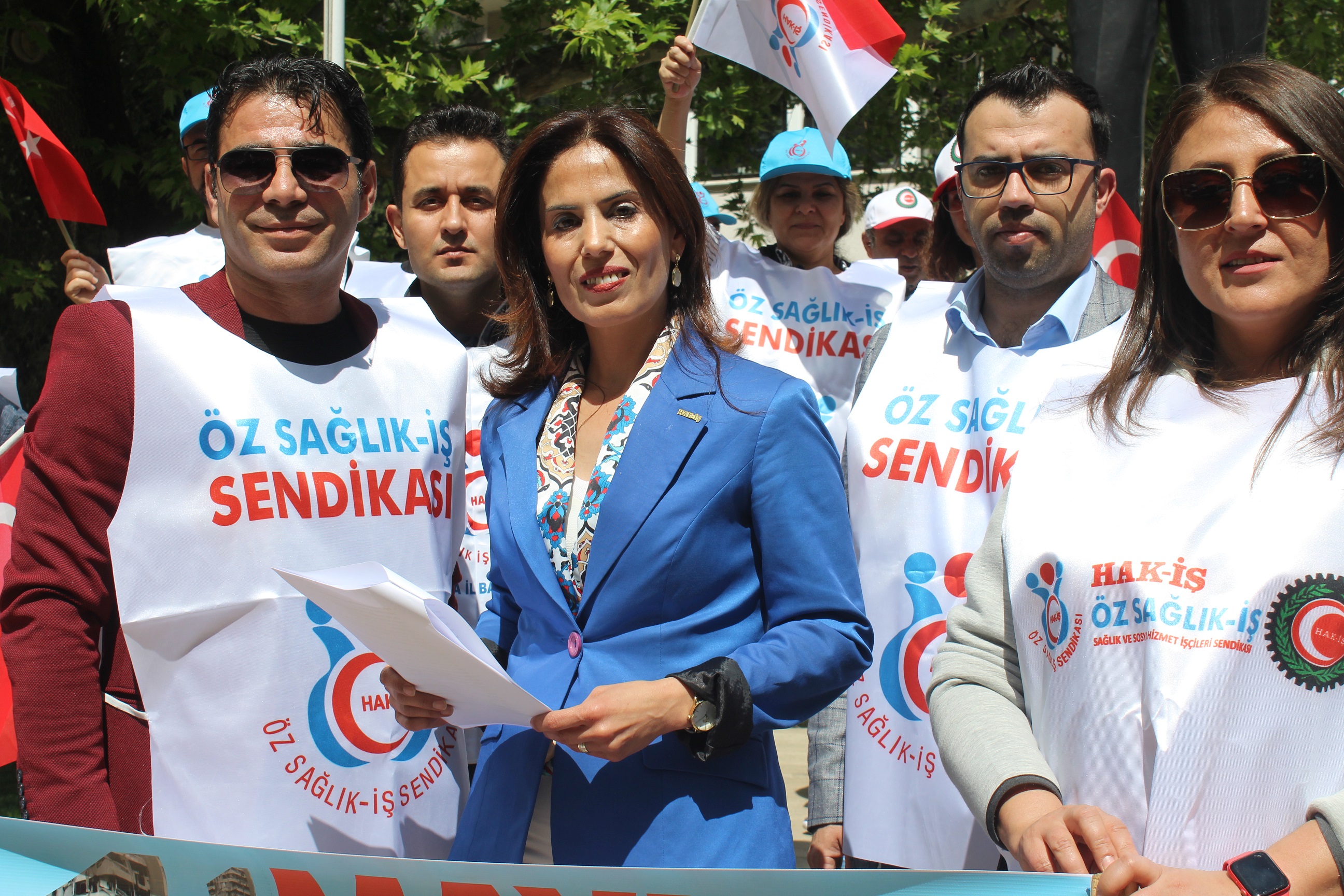 HAK-İŞ 1 Mayıs’ta meydana indi