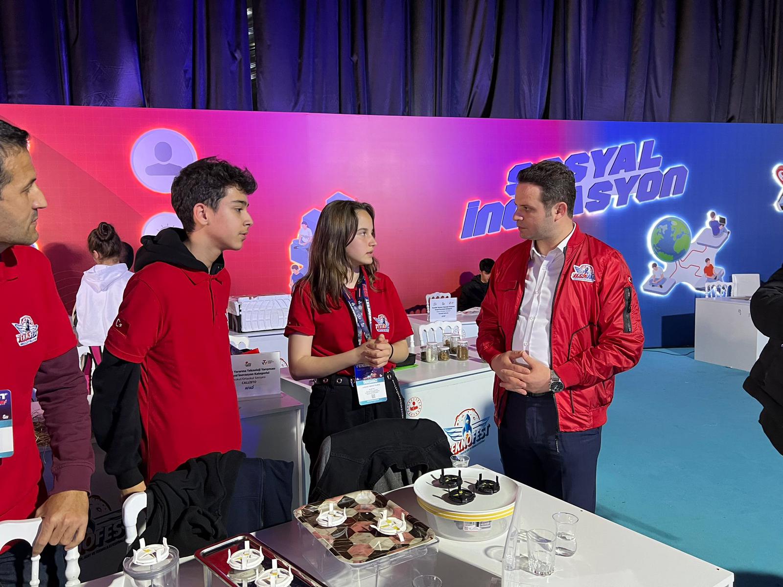 İl Müdürü Emre Çay, Teknofest finalisti takımları ziyaret etti