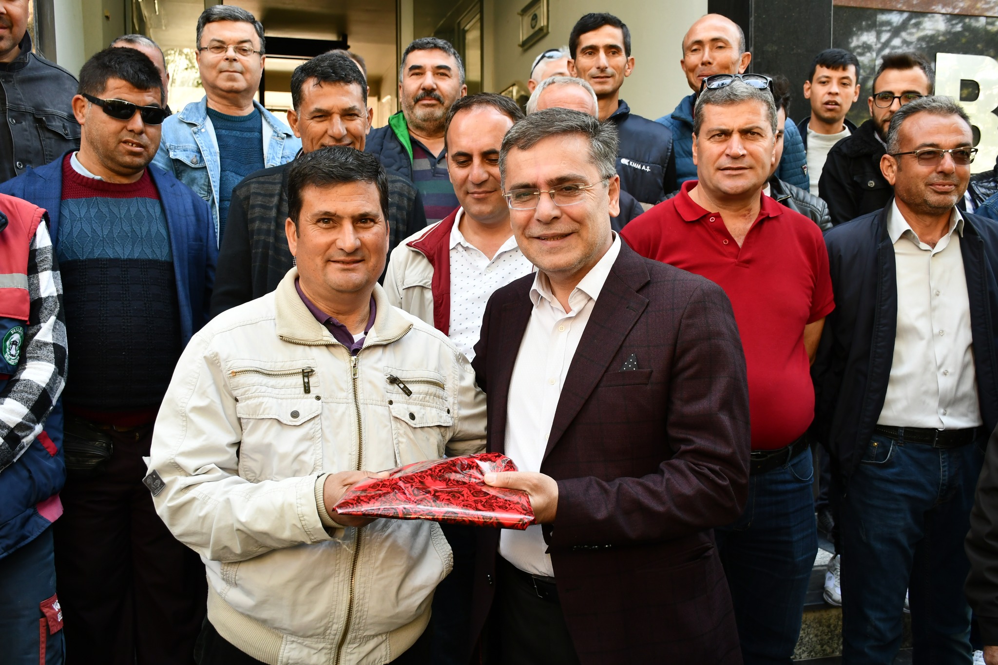 BAŞKAN TOKSÖZ, İŞÇİLERİN 1 MAYIS EMEK VE DAYANIŞMA GÜNÜNÜ KUTLADI