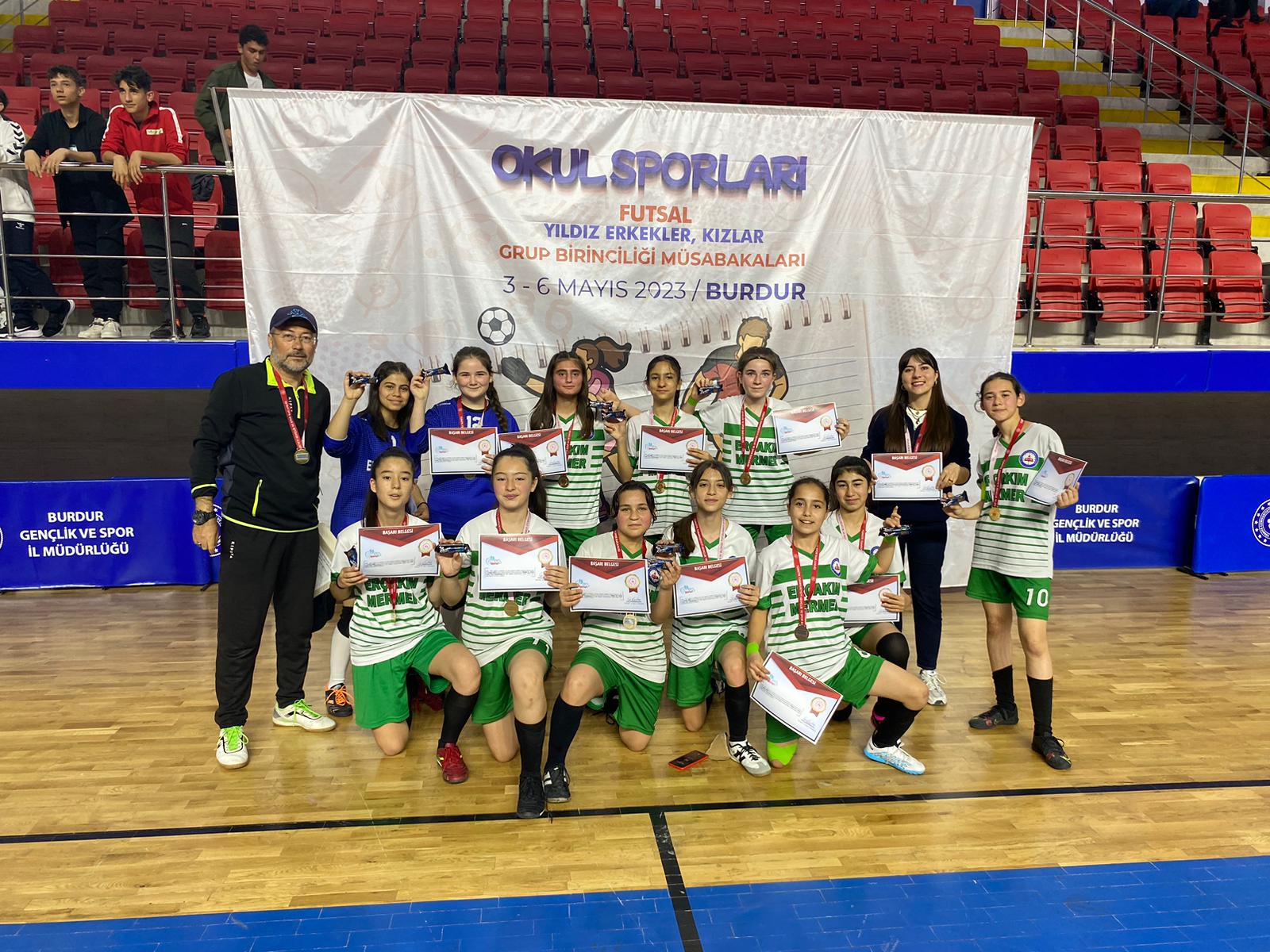 YATAĞAN 23 NİSAN ORTAOKULU FUTSAL TAKIMI BÖLGE ŞAMPİYONU OLDU