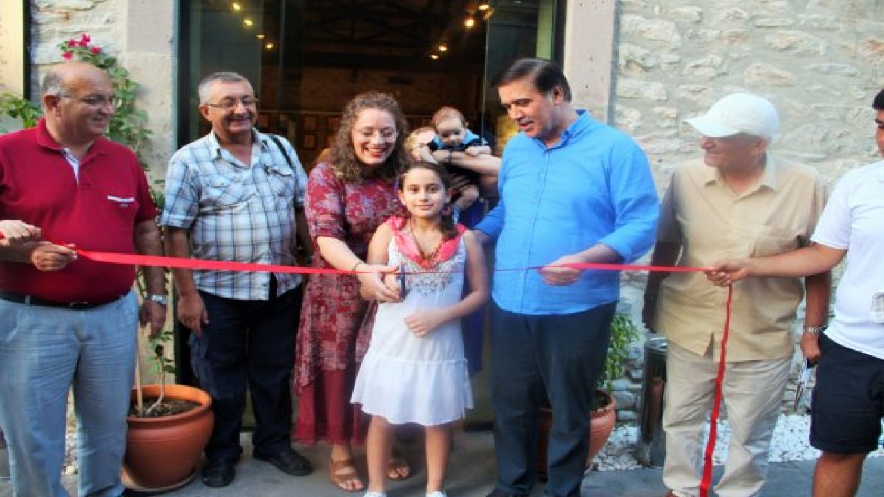 9 yaşında sergi açtı