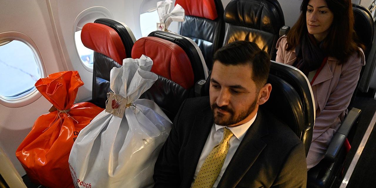 İspanya'dan oy pusulaları diplomatik kuryelerle Türkiye'ye gönderildi