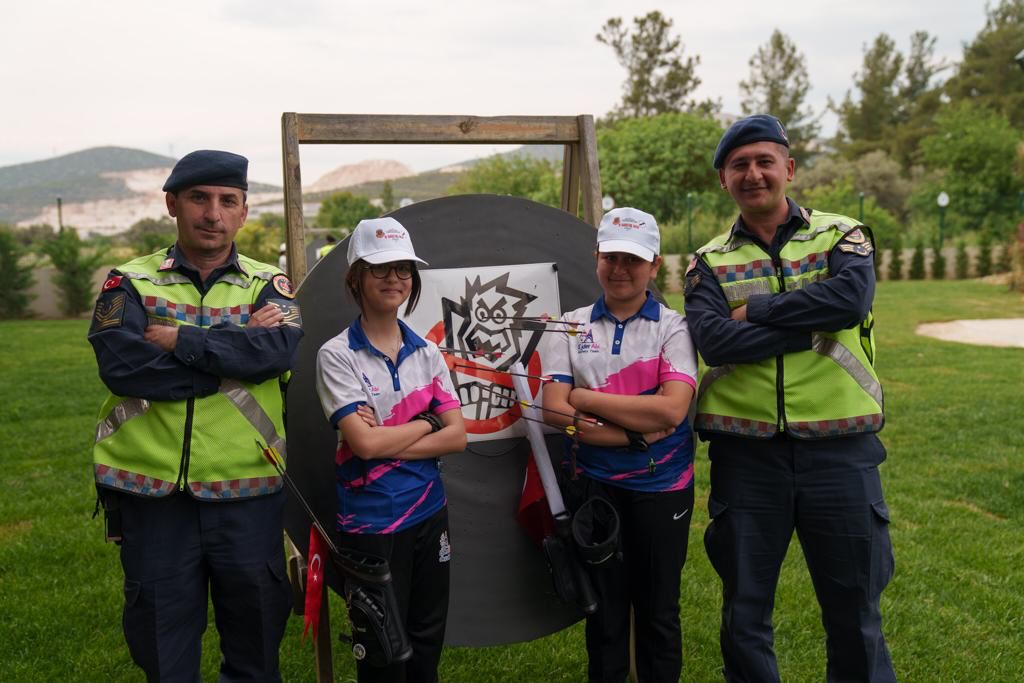 30 sporcuya mobil eğitim aracı ile trafik semineri verildi