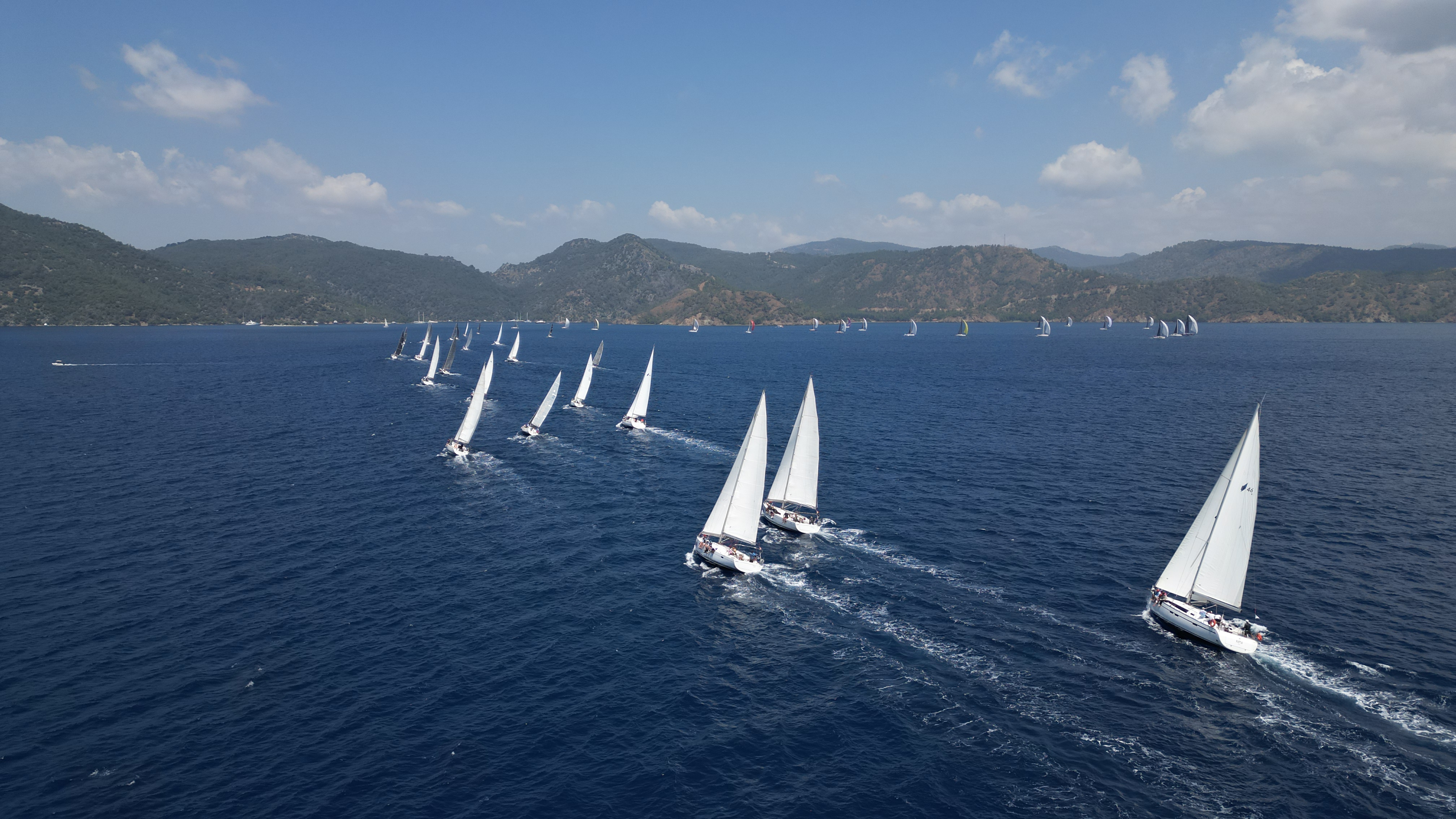 Şarık Tara-Atatürk'ü Anma Gençlik Kupası Yelken Yarışları'nda üçüncü gün tamamlandı