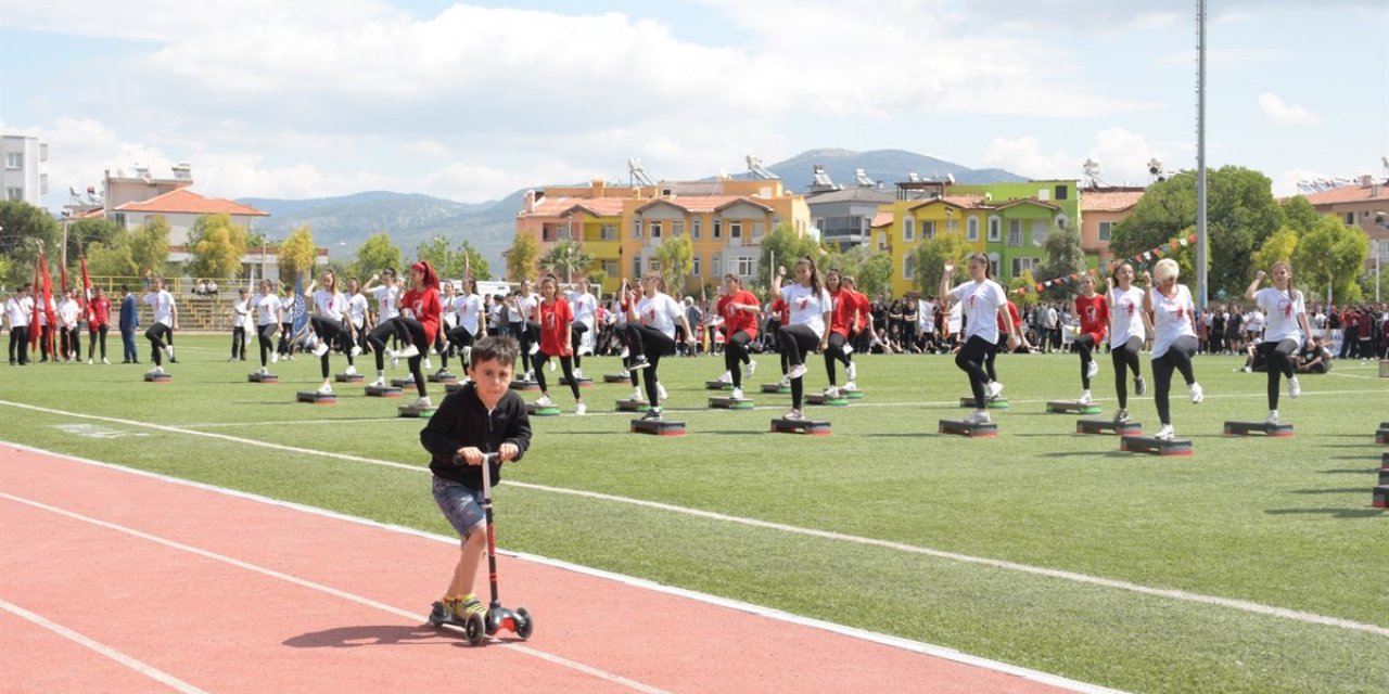 19 MAYIS ATATÜRK’Ü ANMA GENÇLİK VE SPOR BAYRAMI MİLAS’TA COŞKUYLA KUTLANDI
