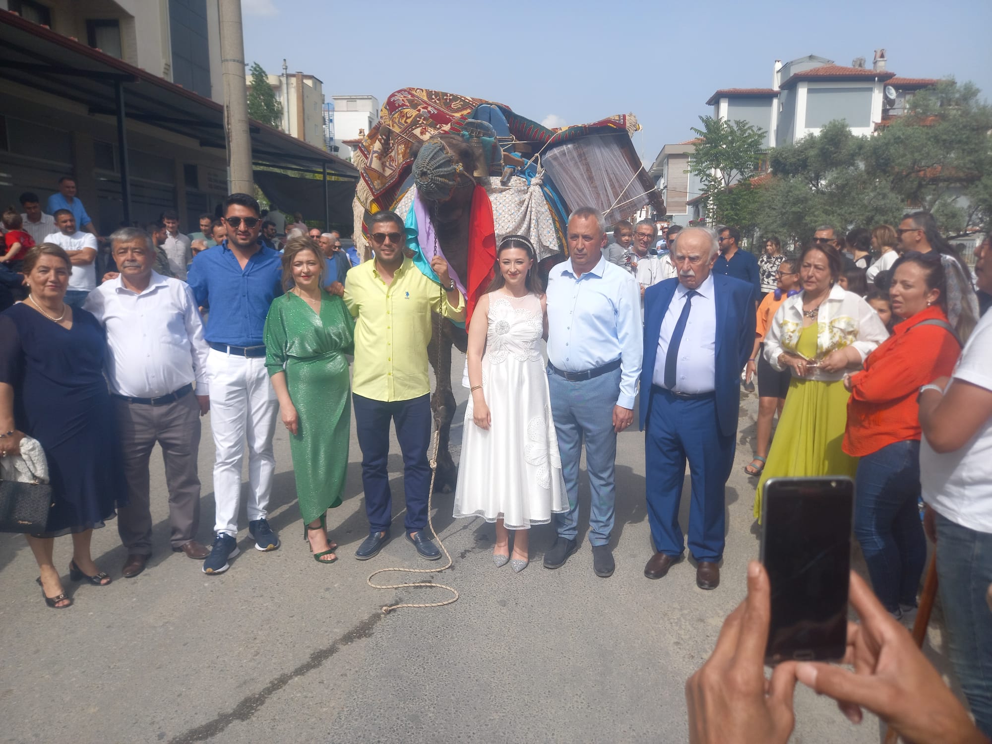 GELİNİN ÇEYİZLERİ BODRUM’DAN YATAĞAN’A DEVE SIRTINDA TAŞINDI
