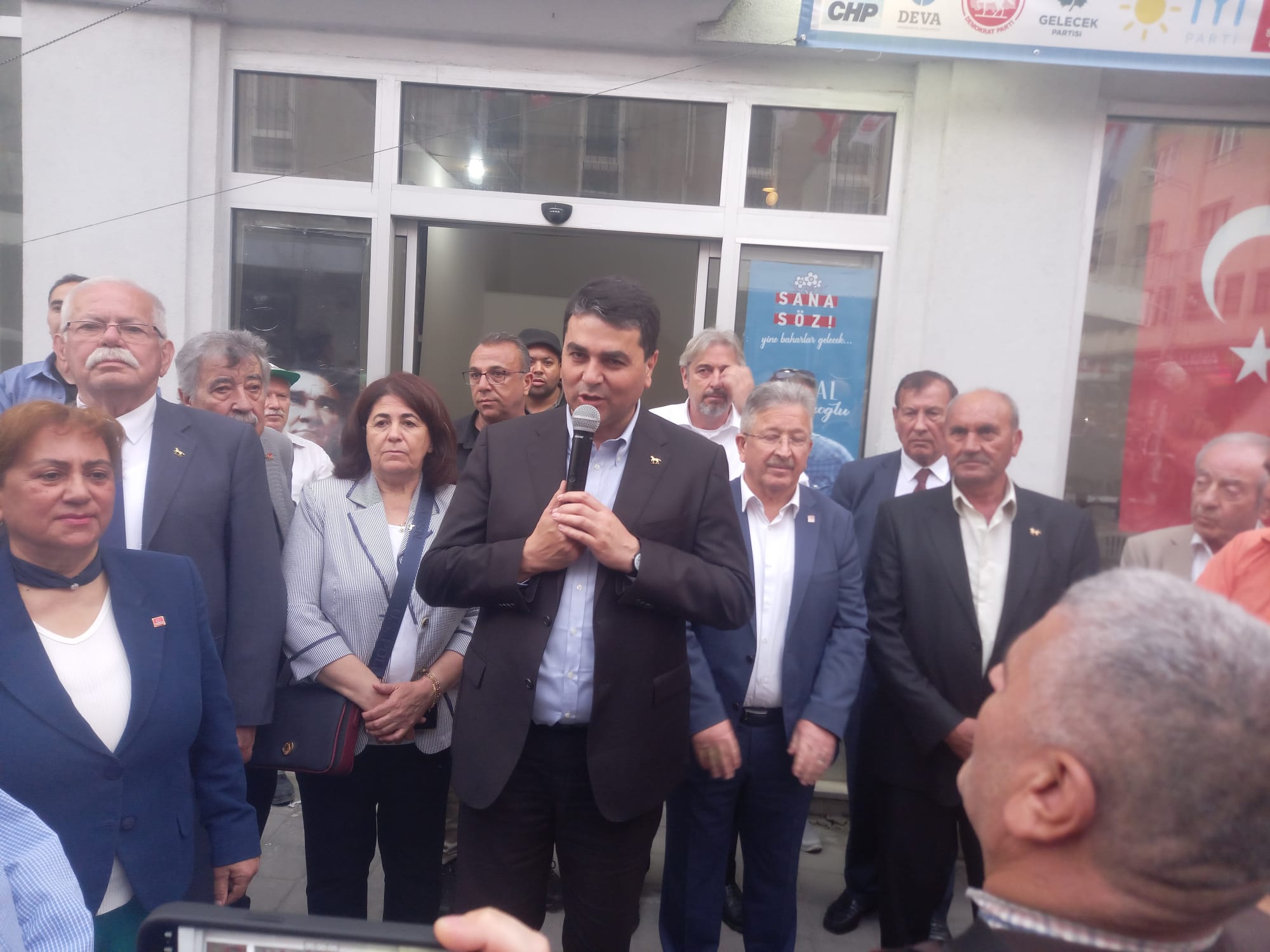 GÜLTEKİN UYSAL’DAN YATAĞAN ZİYARETİ