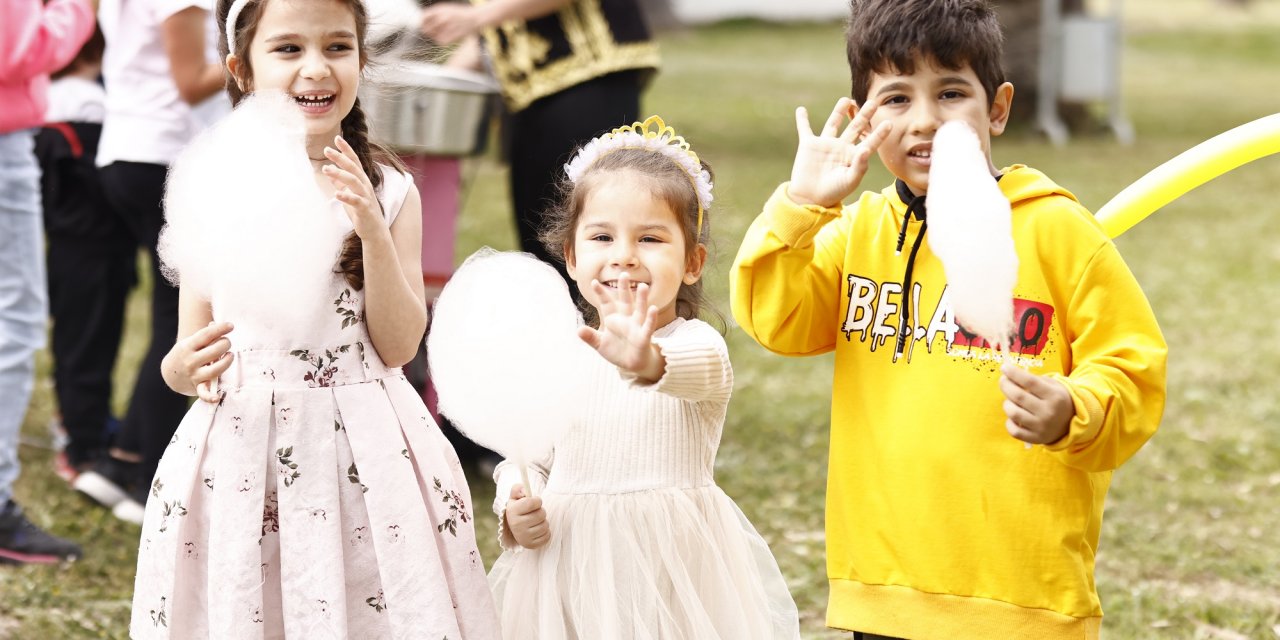 YK Enerji, Milas’taki depremzede çocuklar için  23 Nisan şenliği düzenledi