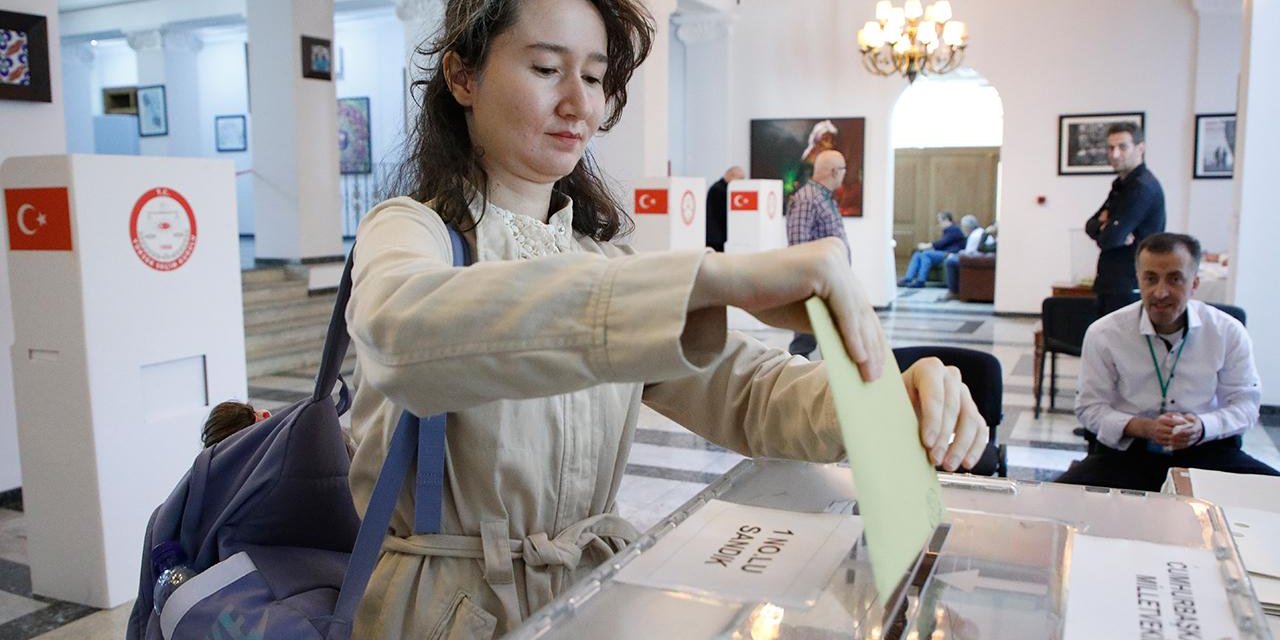Yurt dışı ve gümrüklerde oy kullanan seçmen sayısı 1,8 milyonu geçti
