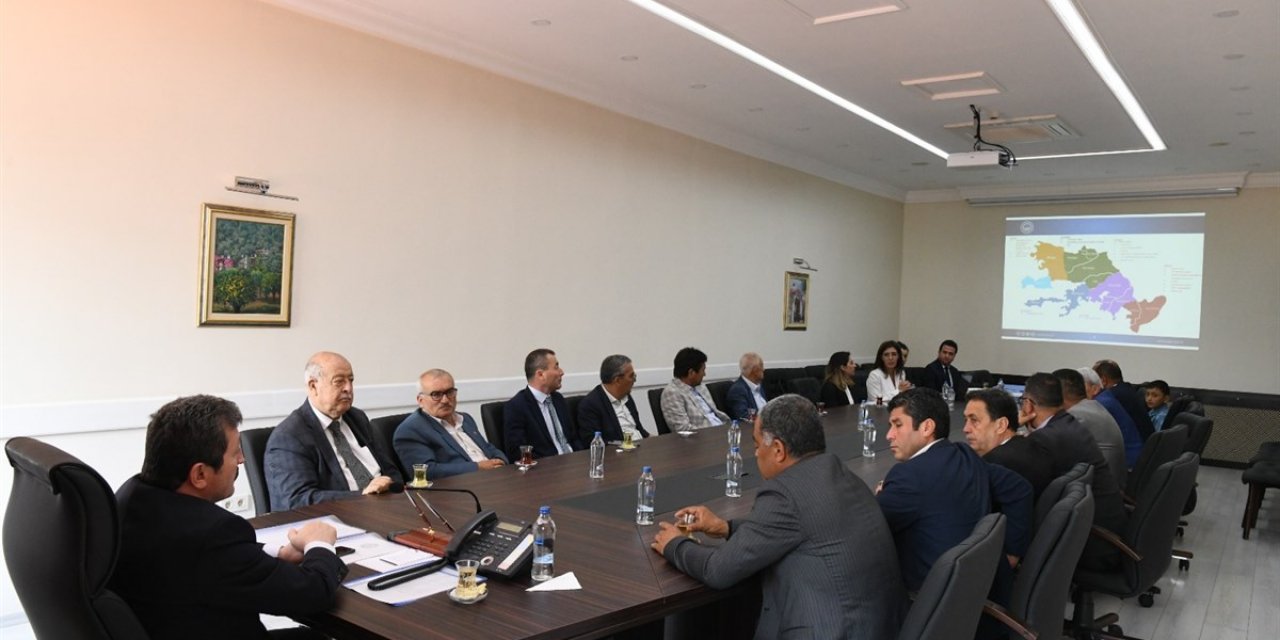VALİ TAVLI MUHTAR DERNEK VE FEDERASYONLARI BAŞKANLARI İLE BULUŞTU