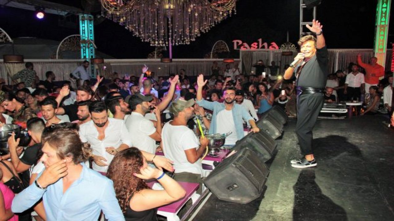 Tatilciler Fatih Ürek ile coştu